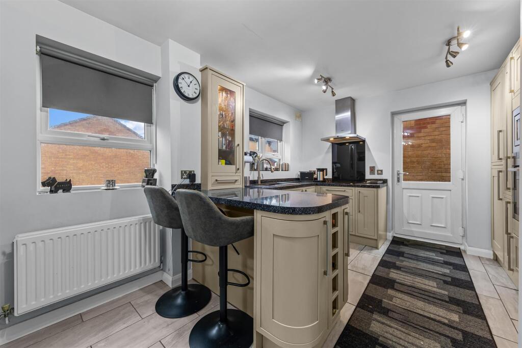 House in Northampton, Headlands - View 4