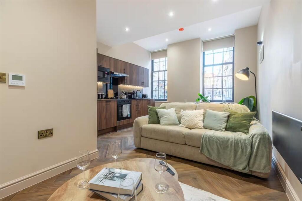 Apartment in Leeds, Arena Quarter, Woodhouse - View 5