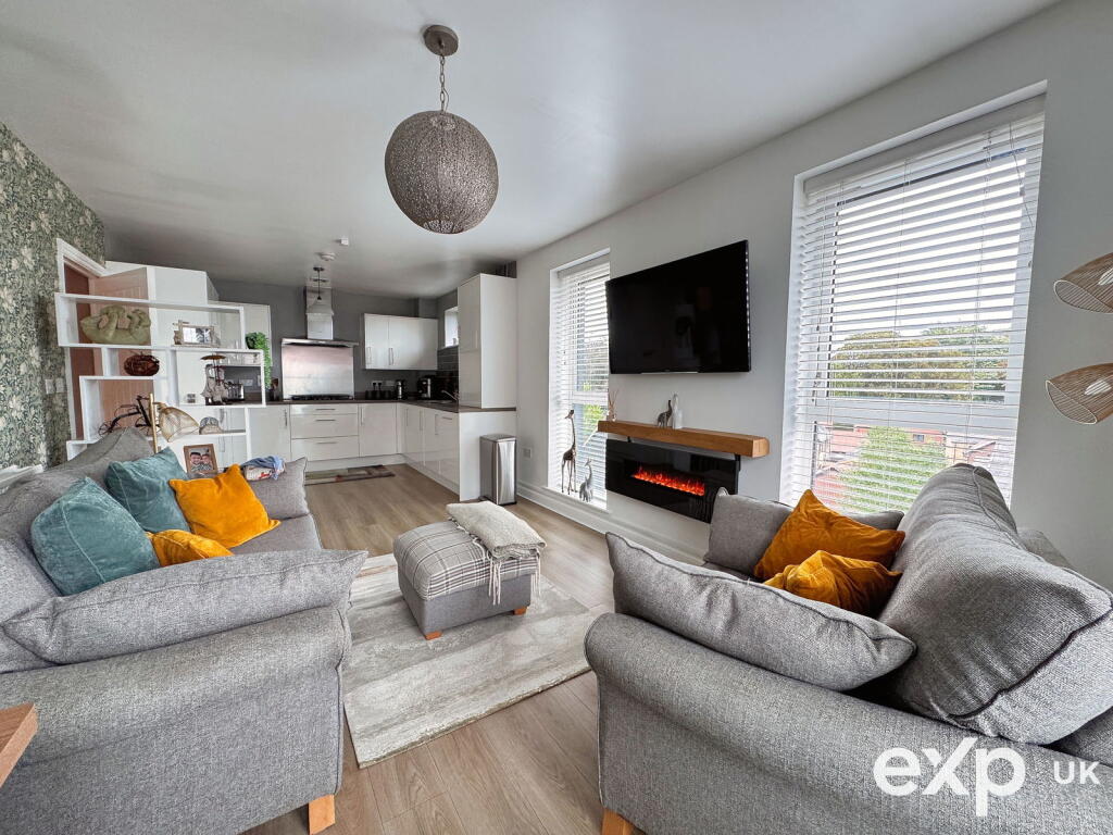 Main image of property: Top Floor Apartment In Charlotte Way, Leybourne Chase, West Malling, Kent, ME19 5FA