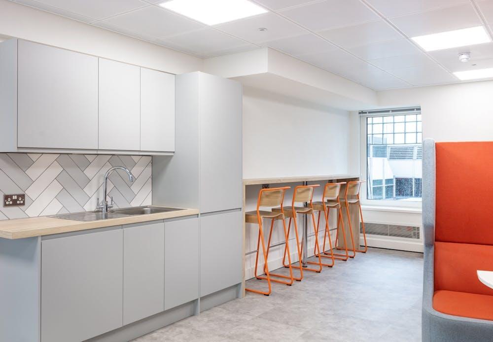 1c5bc300f44bfe b86914501gykitchen.jpg