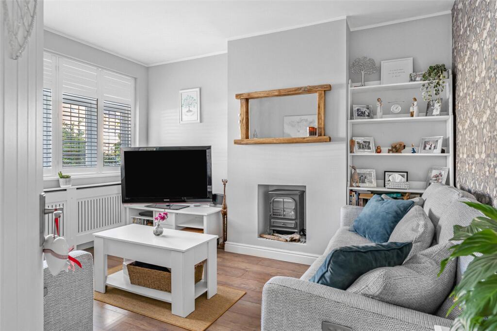 Minerva Drive, Watford, Hertfordshire, WD24 photo 4