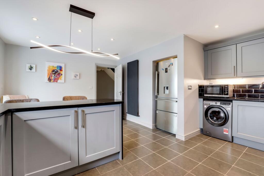 Paddock Close, Mansfield, NG18 - View 5