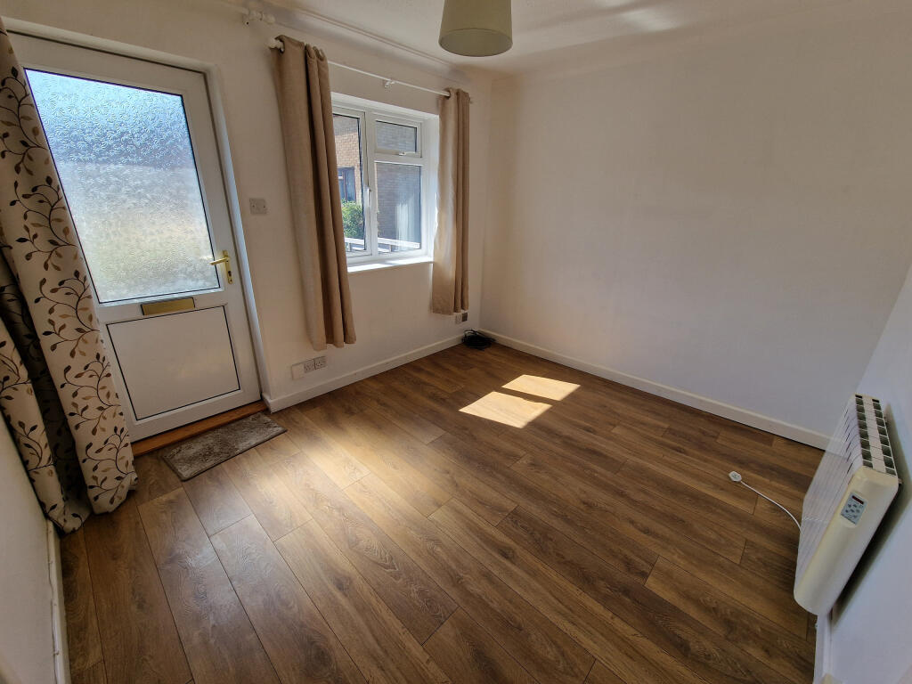 Apartment in Yeovil, Somerset - View 3