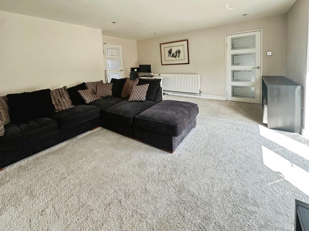 Lamb Crescent, Wolverhampton, WV5 photo 4