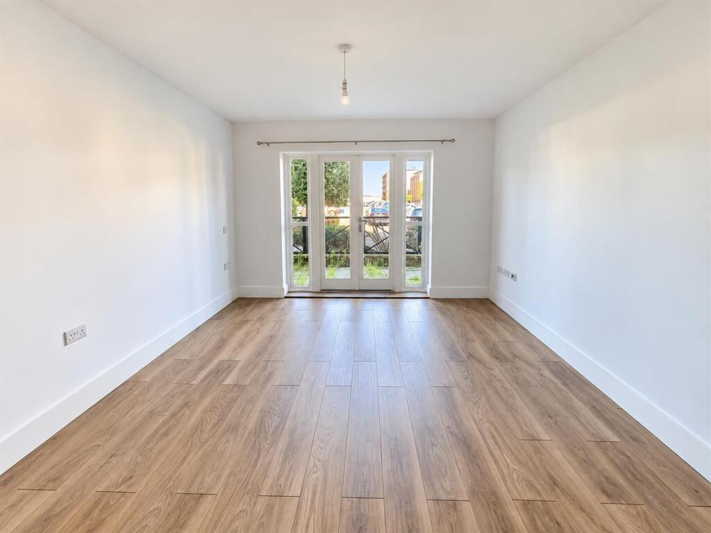 Apartment in Gosport, Hampshire - View 4