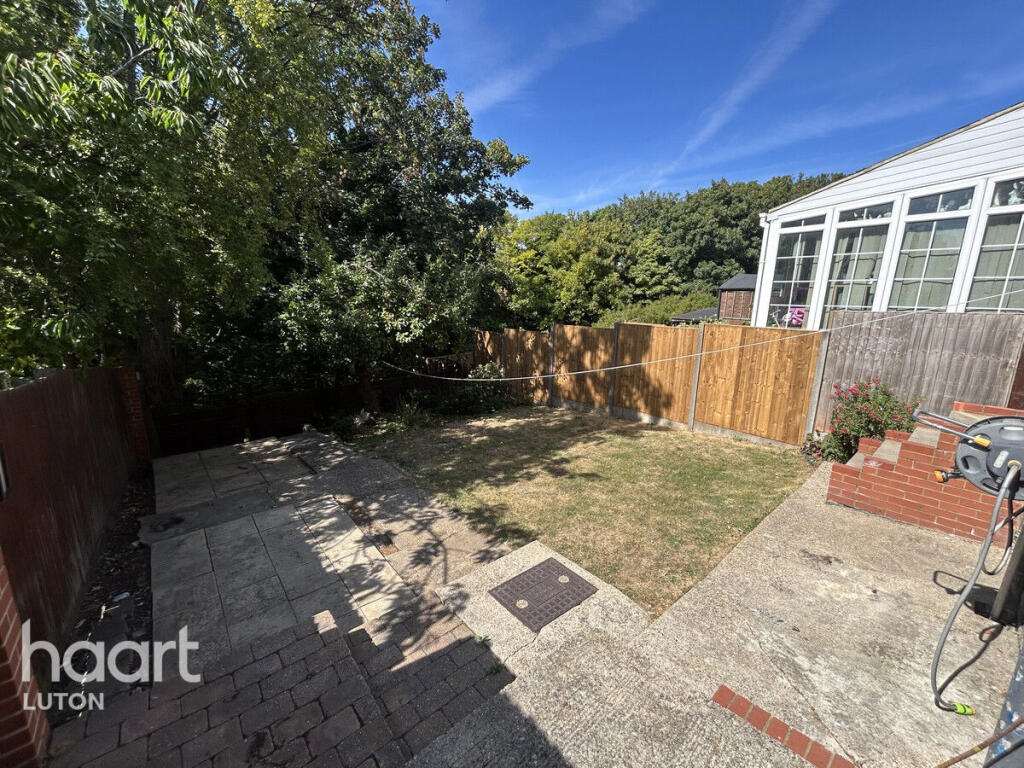 House in Luton - View 5