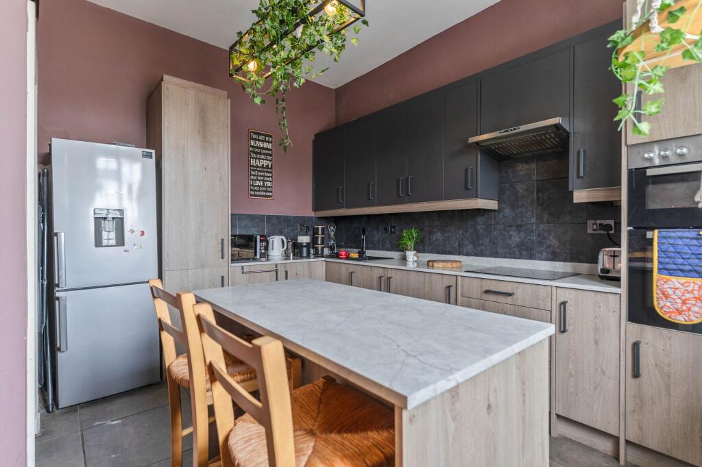Apartment in Newport - More