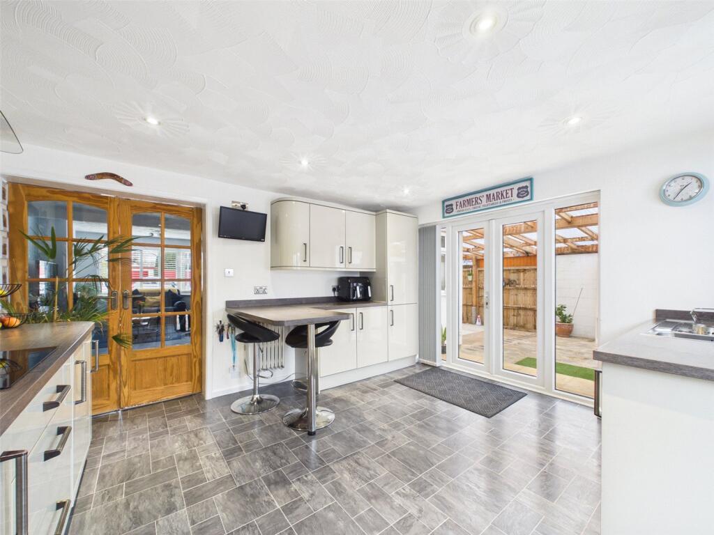Boverton Drive, Brockworth, Gloucester, Gloucestershire, GL3 photo 4