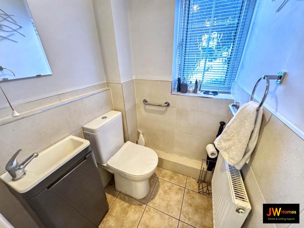 Caernarvon Place, Grove Park, Blackwood photo 3