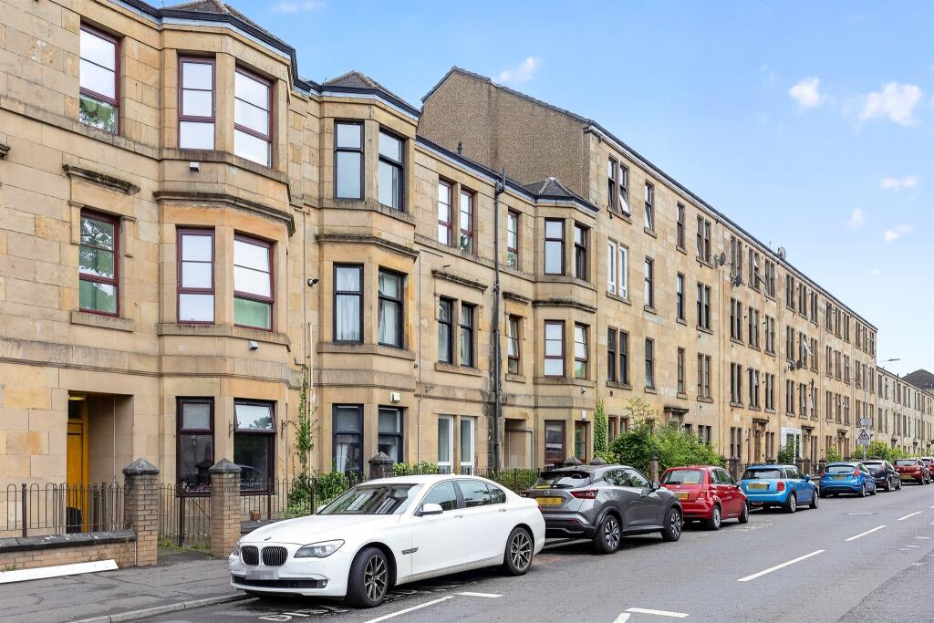 1-bed flat on Seedhill Road, Paisley, £80,000