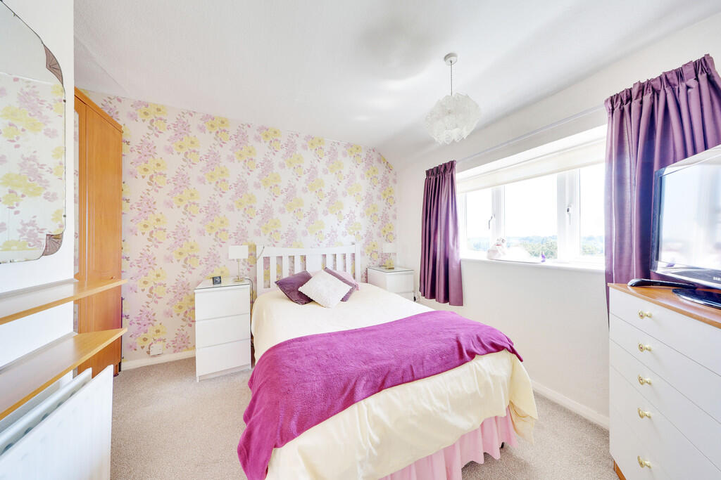 House in Orpington, Scadbury, St Paul's Cray - More