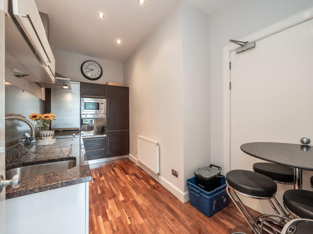 Apartment in Edinburgh - More