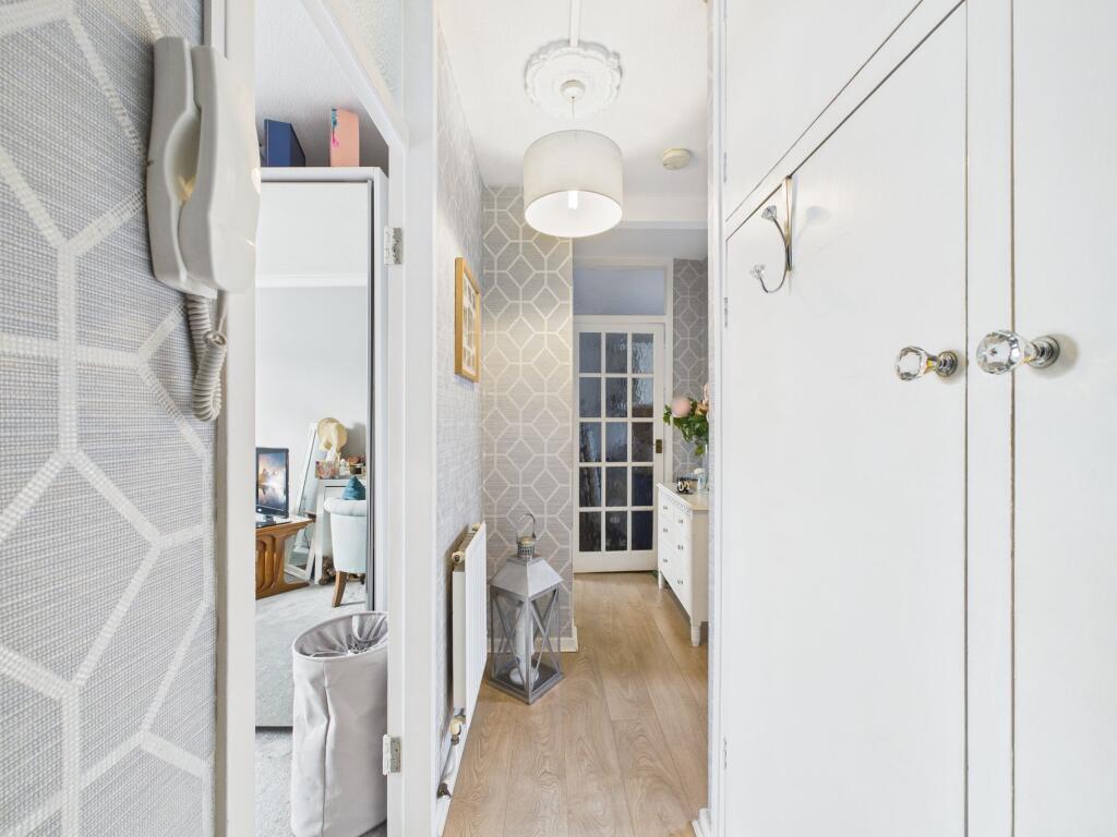 Apartment in Southend-on-Sea - View 5