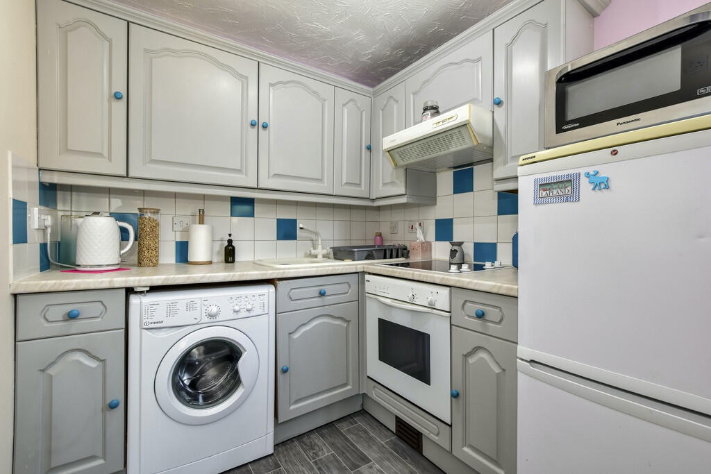 27, Osprey Close photo 4