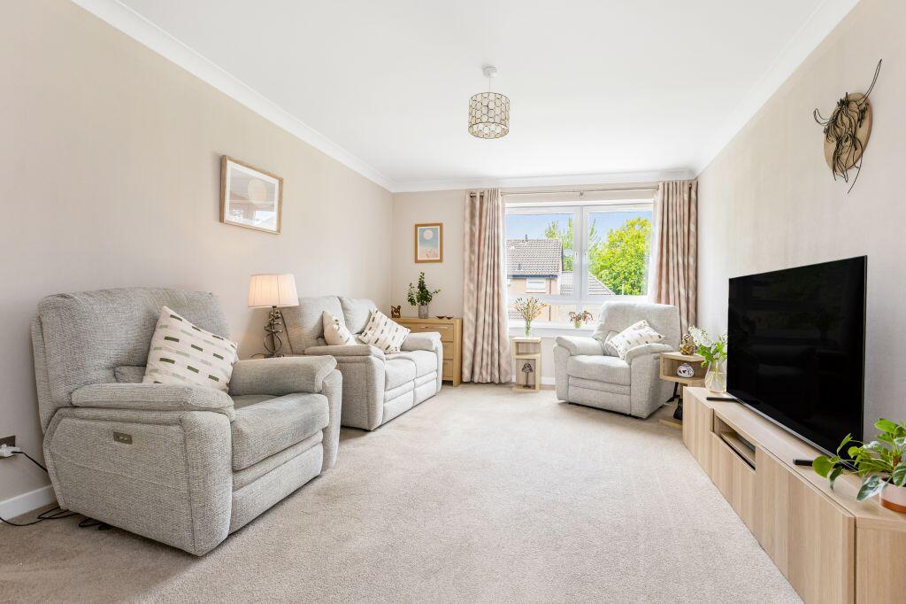 Apartment in Edinburgh, East Craigs - View 2