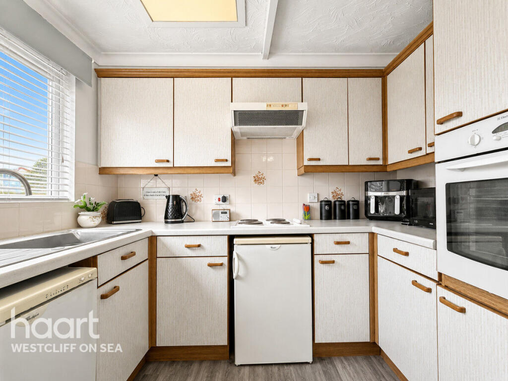 Apartment in Southend-on-Sea - View 2