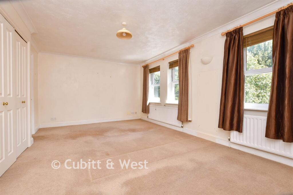 Apartment in Sutton - View 3