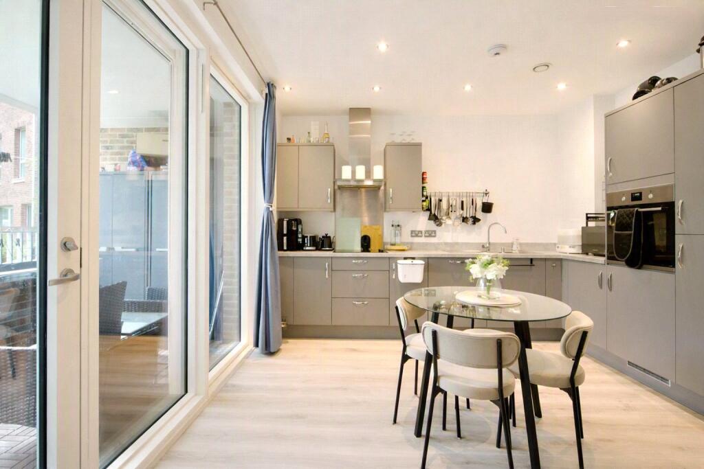 Apartment in Ilford - View 4