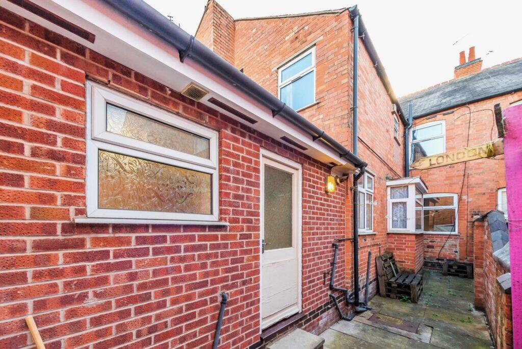 6 bedroom terraced house for rent