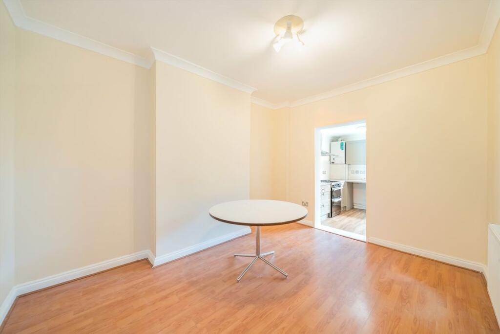 House in Croydon - View 3