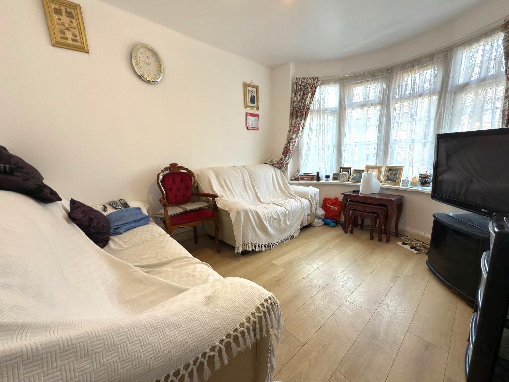House in Luton - View 2