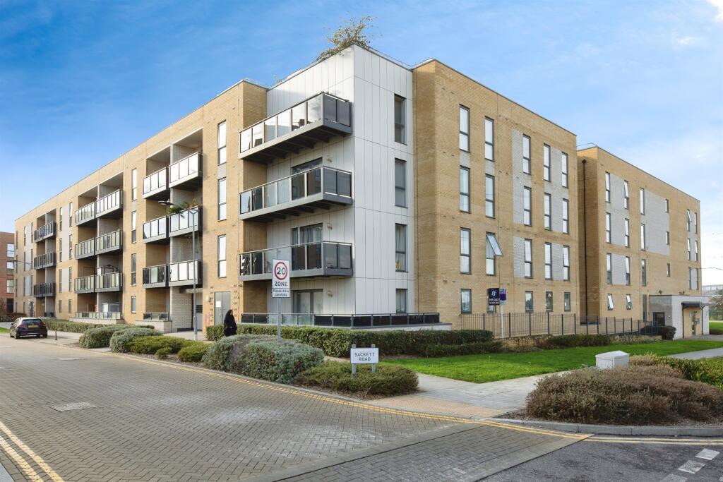 1-bed flat on Handley Page Road, Barking, £200,000