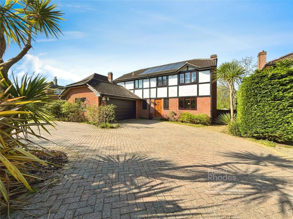 4-bed detached on Park Road, Wootton Bridge, Ryde, £660,000