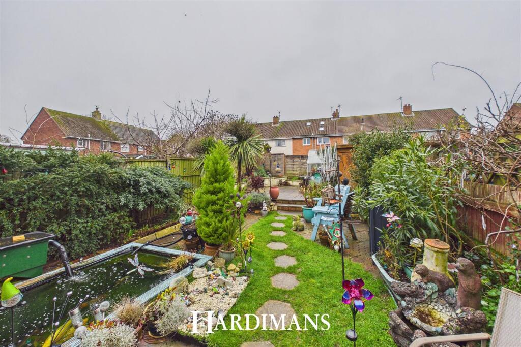 Springfield Gardens, Lowestoft photo 4