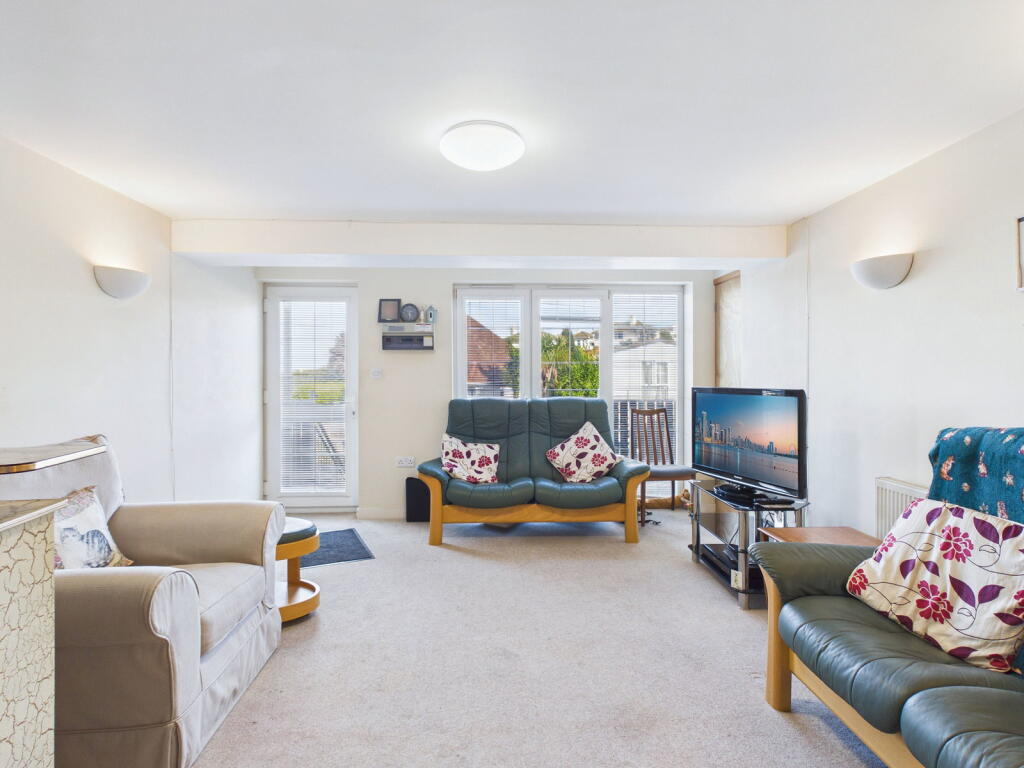 Apartment in Torquay, Torbay - View 4