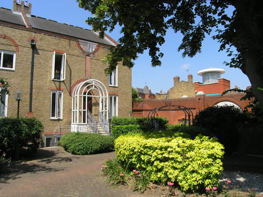 Main image of property: Carillon Court, Oxford Road