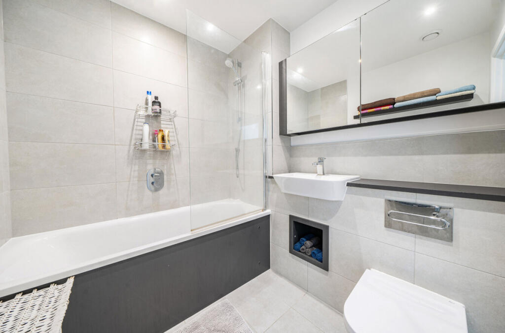 Apartment in London - More