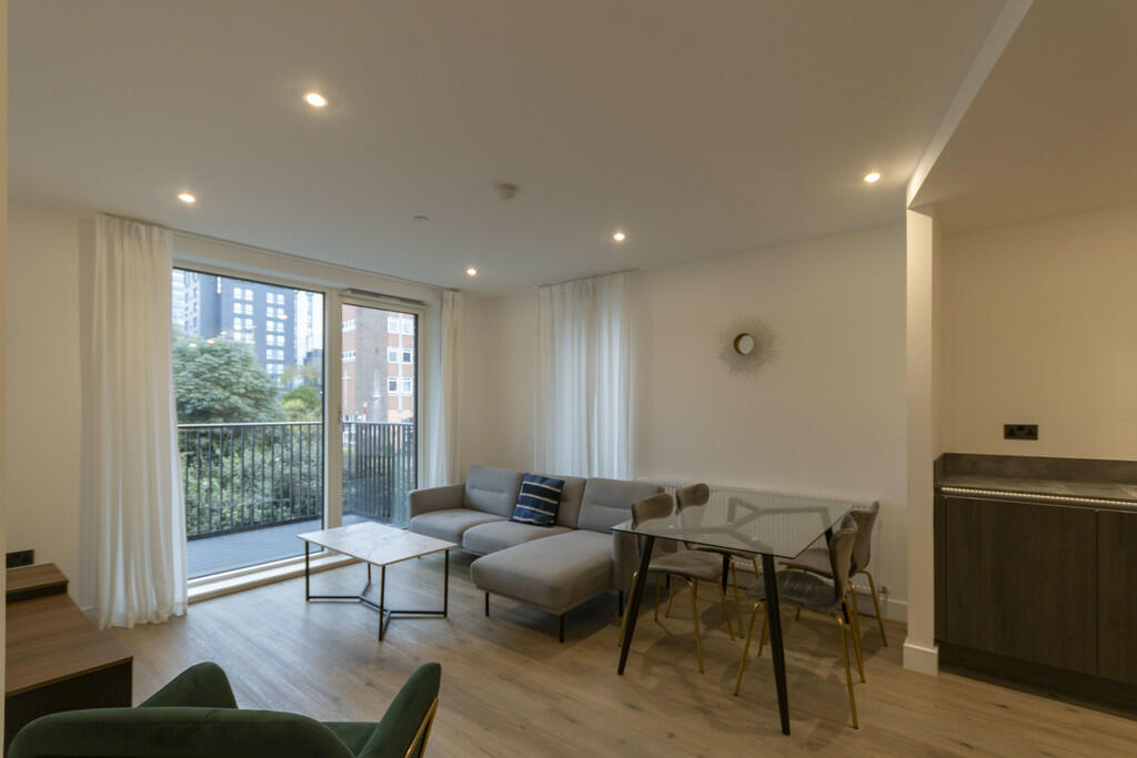 Apartment in Birmingham, West Midlands - View 2