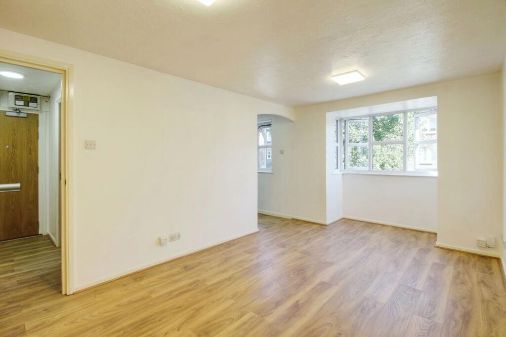 Apartment in London, Yiewsley - View 5
