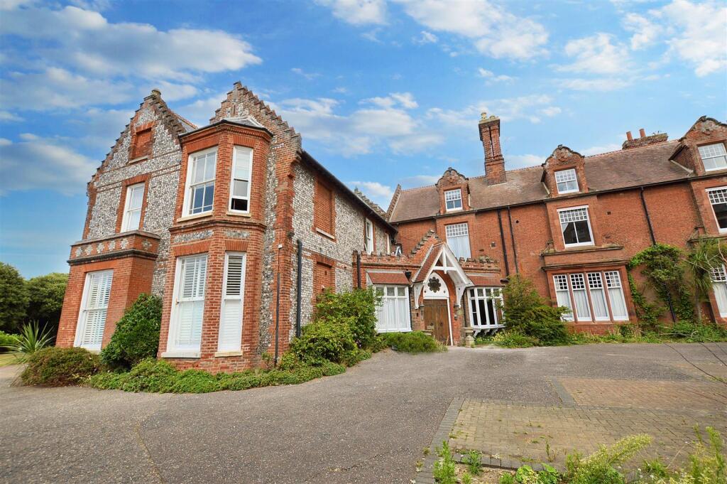 2-bed apartment on Overstrand Road, Cromer, £286,000