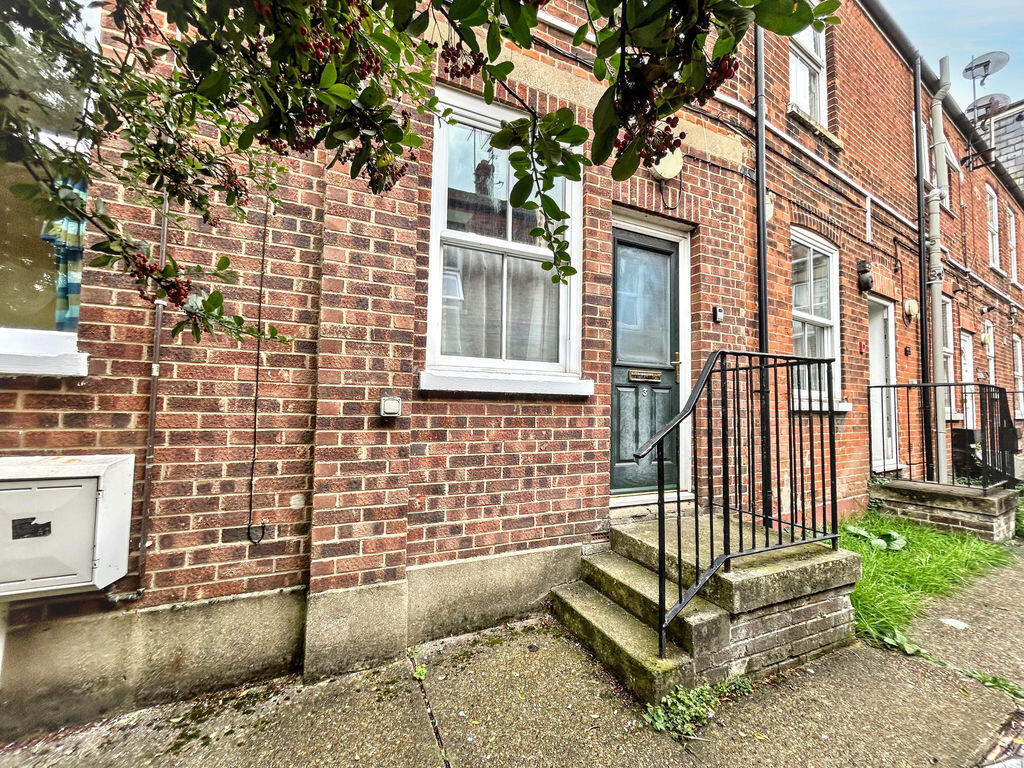 1-bed flat on Avondale Road, Gorleston, £70,000