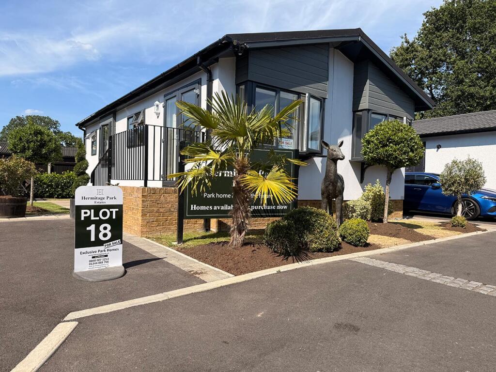 House in Berkshire, Warfield - View 2