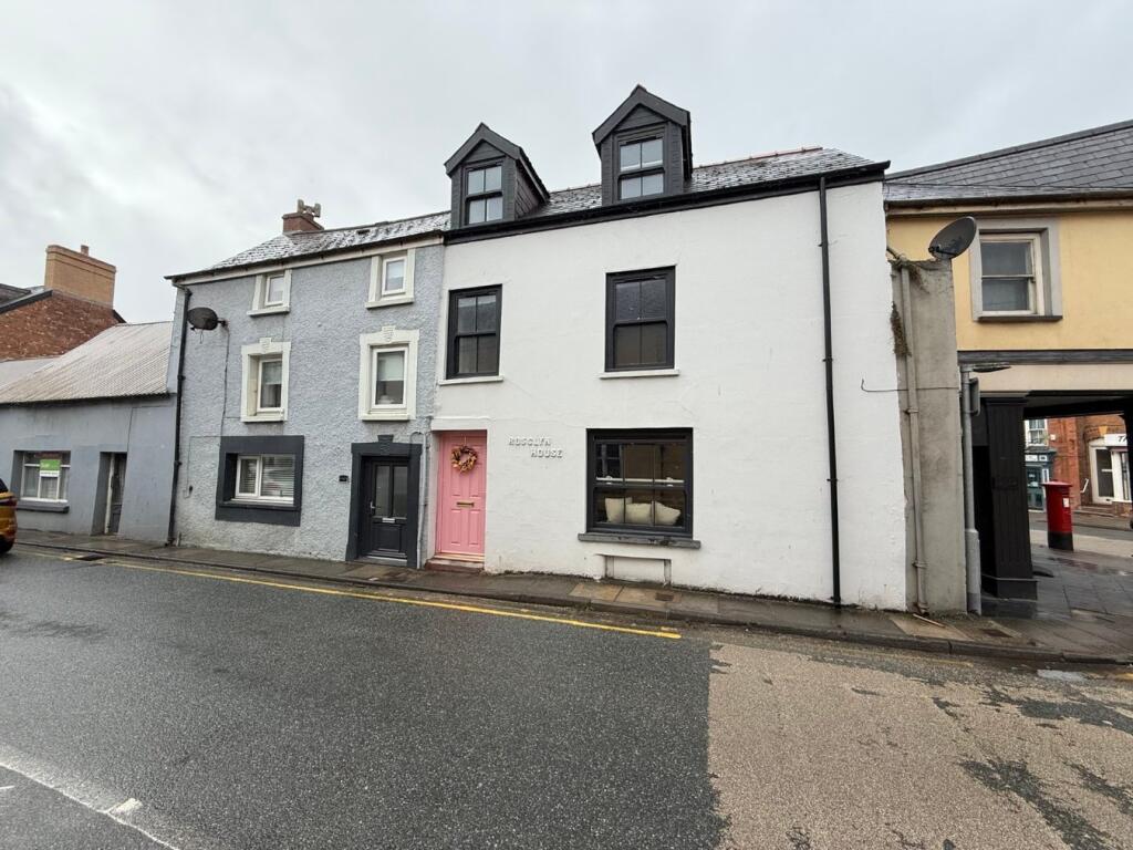 2-bed semi-detached on Feidrfair, Cardigan, SA43, £172,500