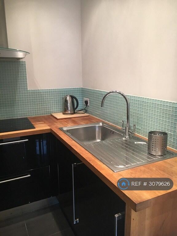 Apartment in Slough - View 5