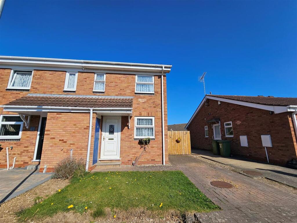 2-bed semi-detached on 12 Magnolia Close, Driffield, YO25 6QU, £165,000