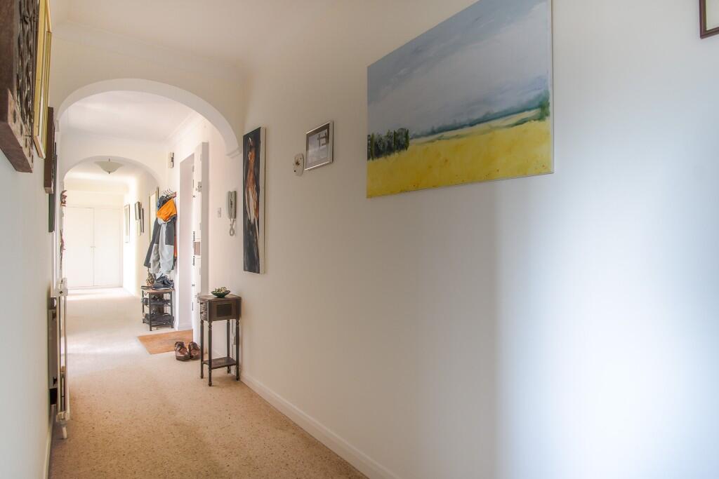 Apartment in Eastbourne, East Sussex - View 5