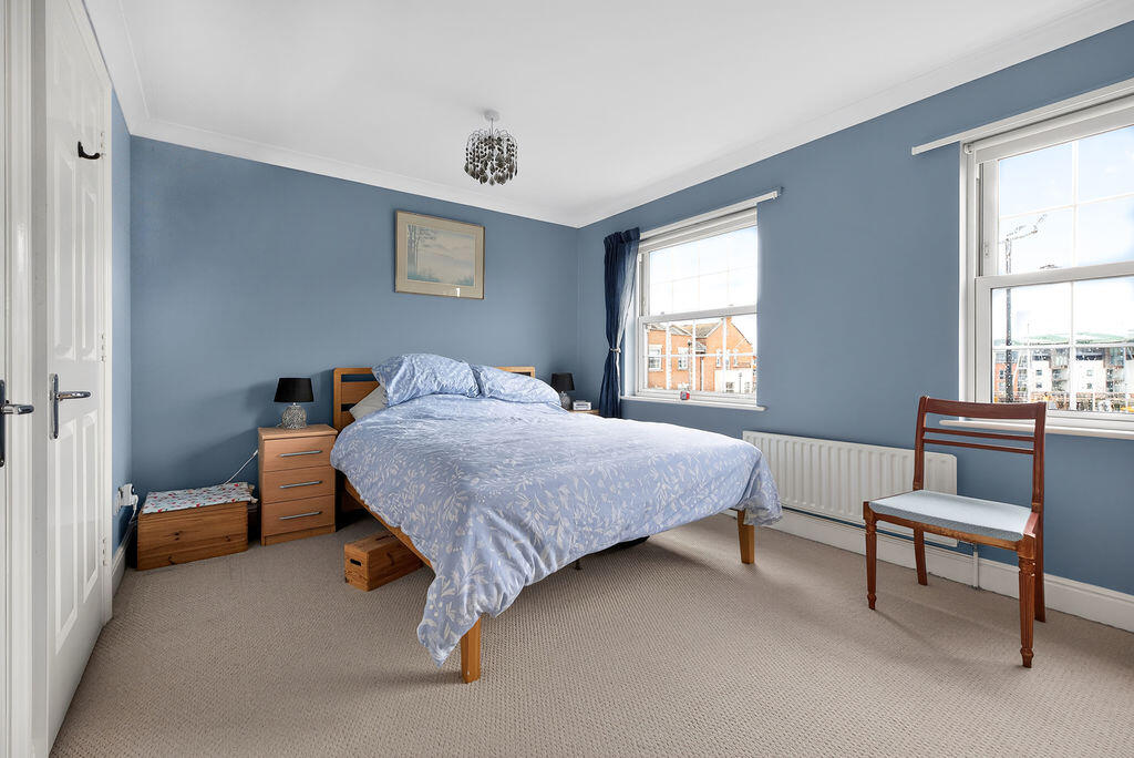 House in Portsmouth - More