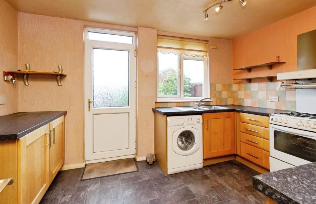 House in Stoke-on-Trent - View 4