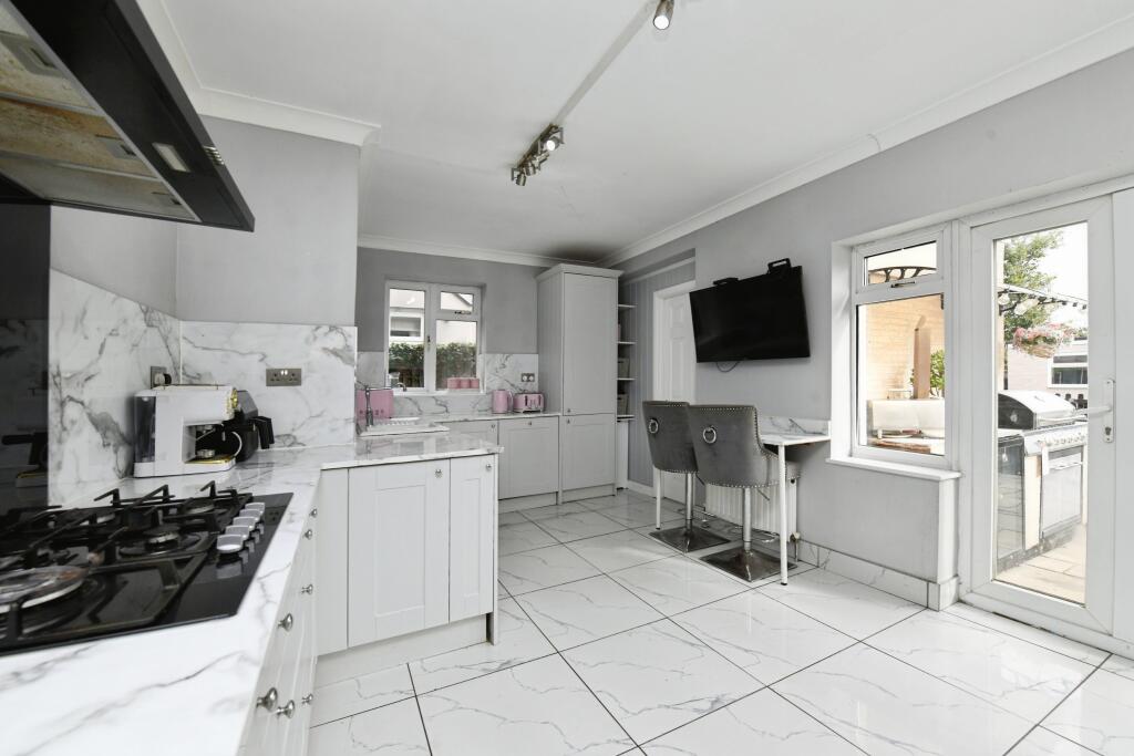 House in Rochford - More