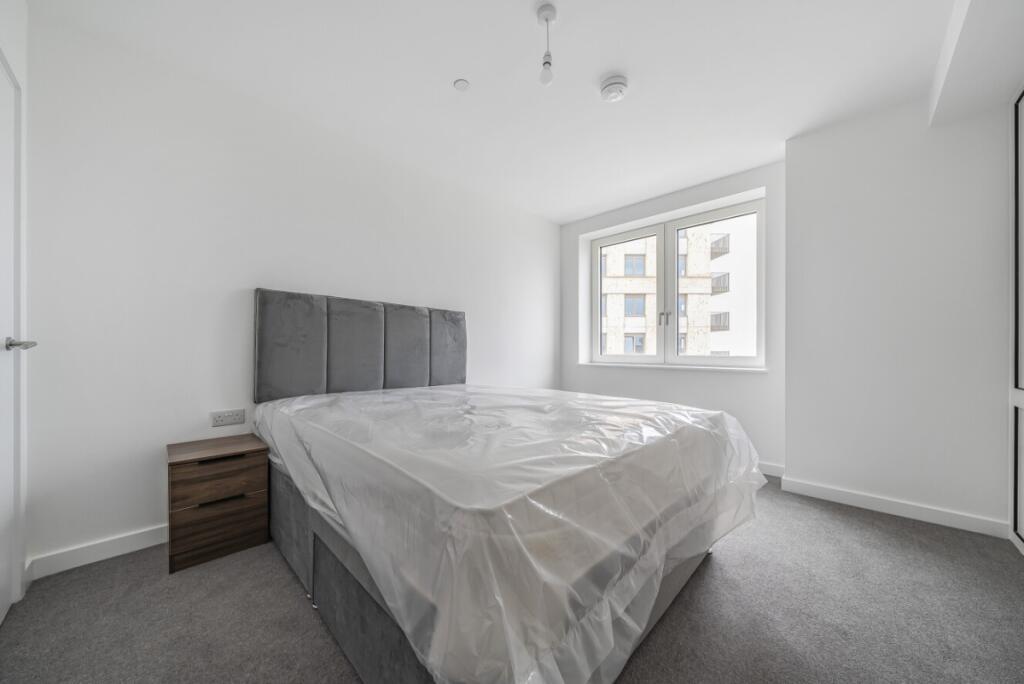 Apartment in Ilford - View 4