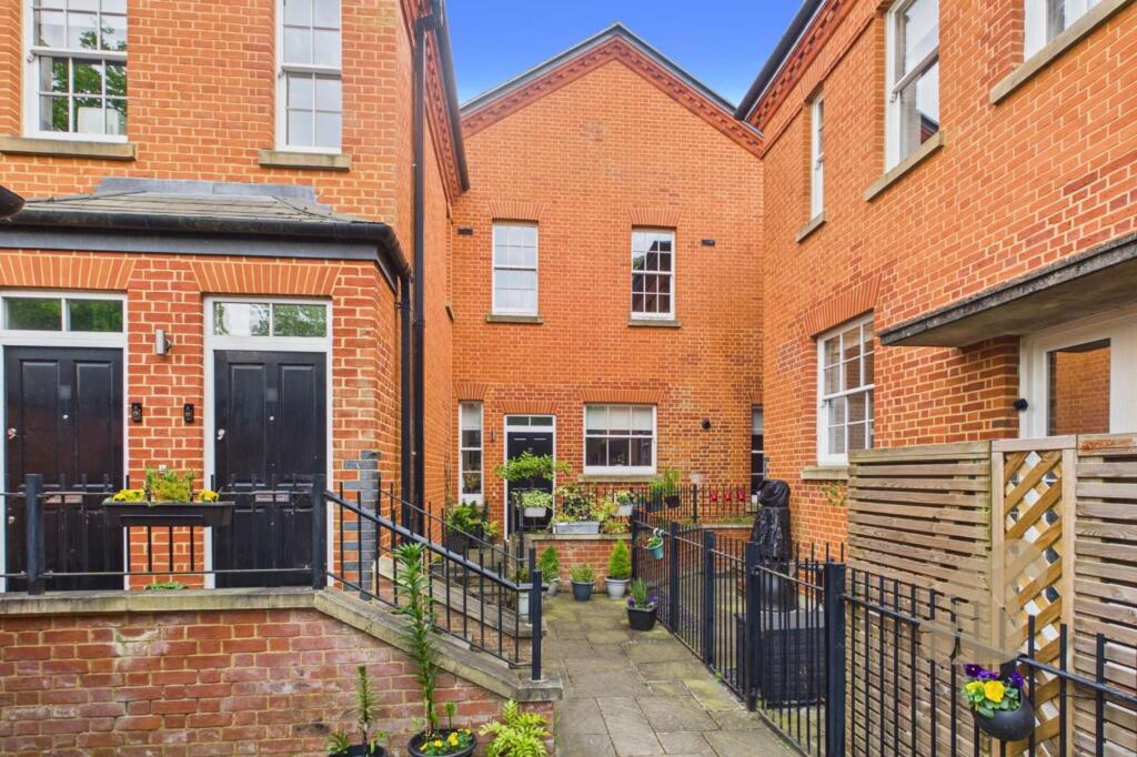 1-bed flat on Captain Gardens, Colchester, CO2, £200,000