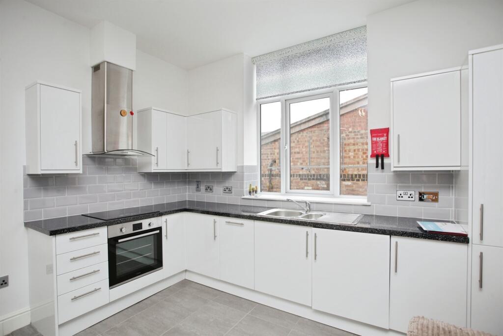 Apartment in Coventry - More