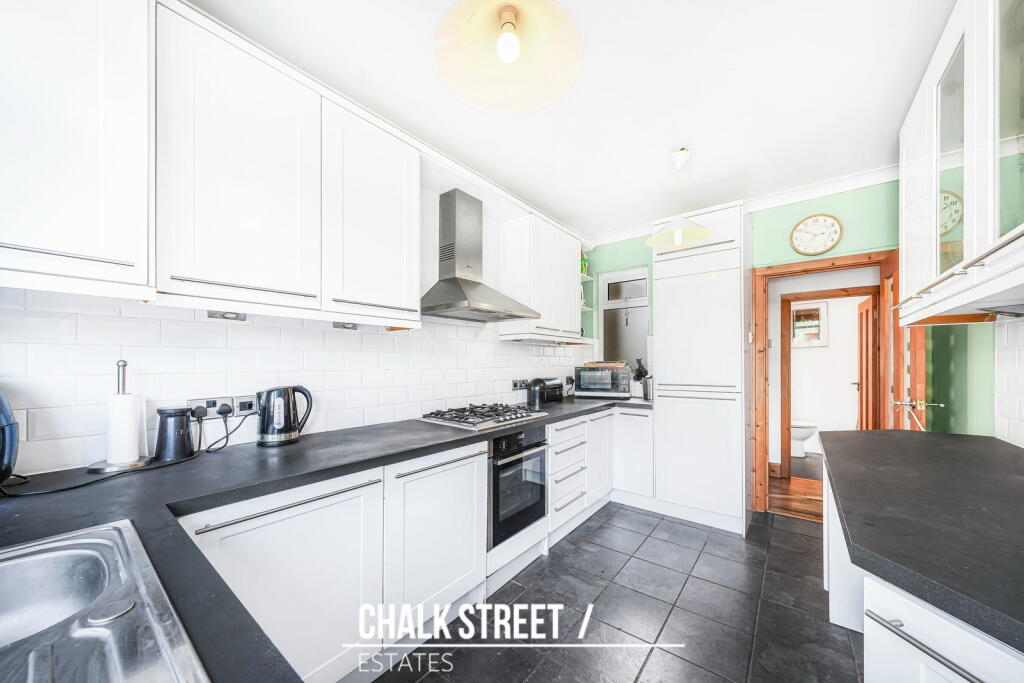 House in London, Gidea Park - View 4