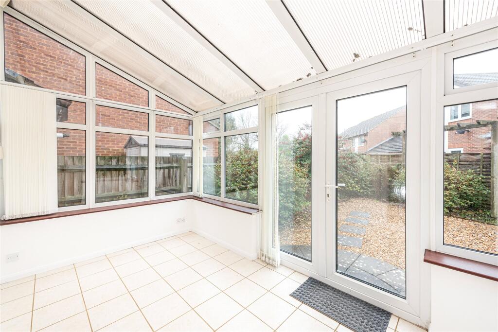 Hoppers Meadow, Loughton, Milton Keynes, Buckinghamshire, MK5 photo 4