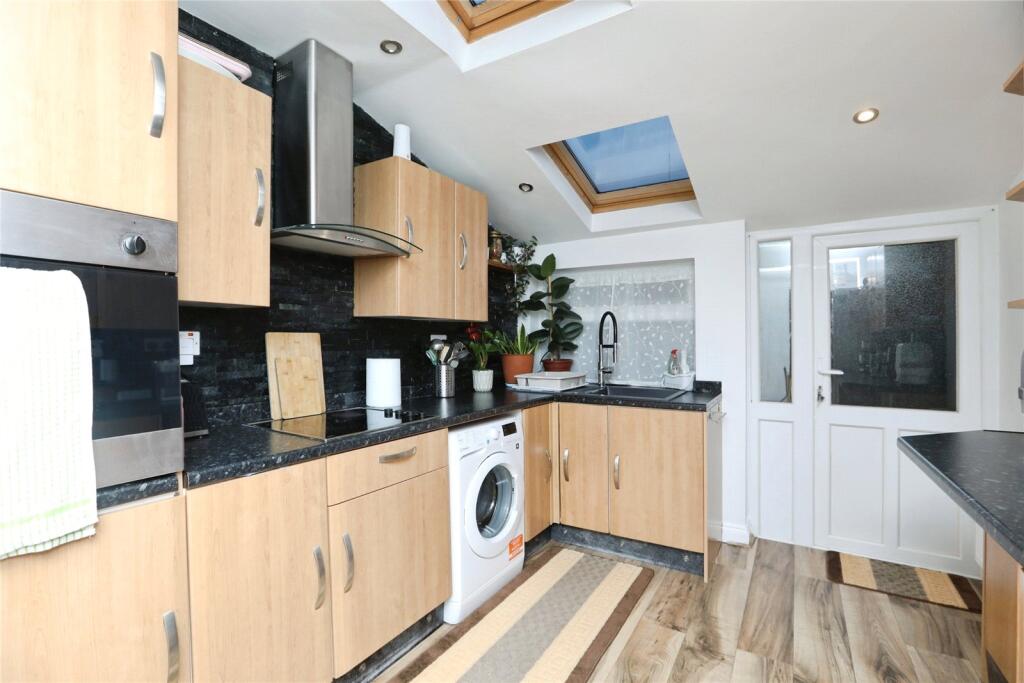 2 bedroom terraced house for sale in Berridge Road, Sheerness, Kent, ME12 - View 3
