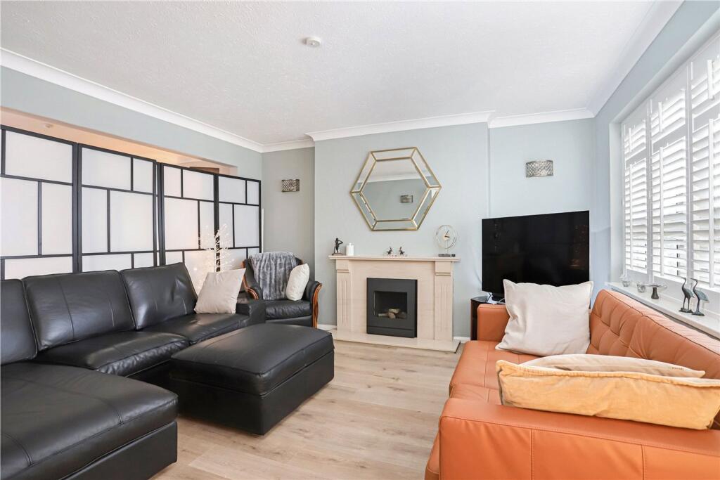 8, Mount Pleasant, Farnham, GU9 photo 2
